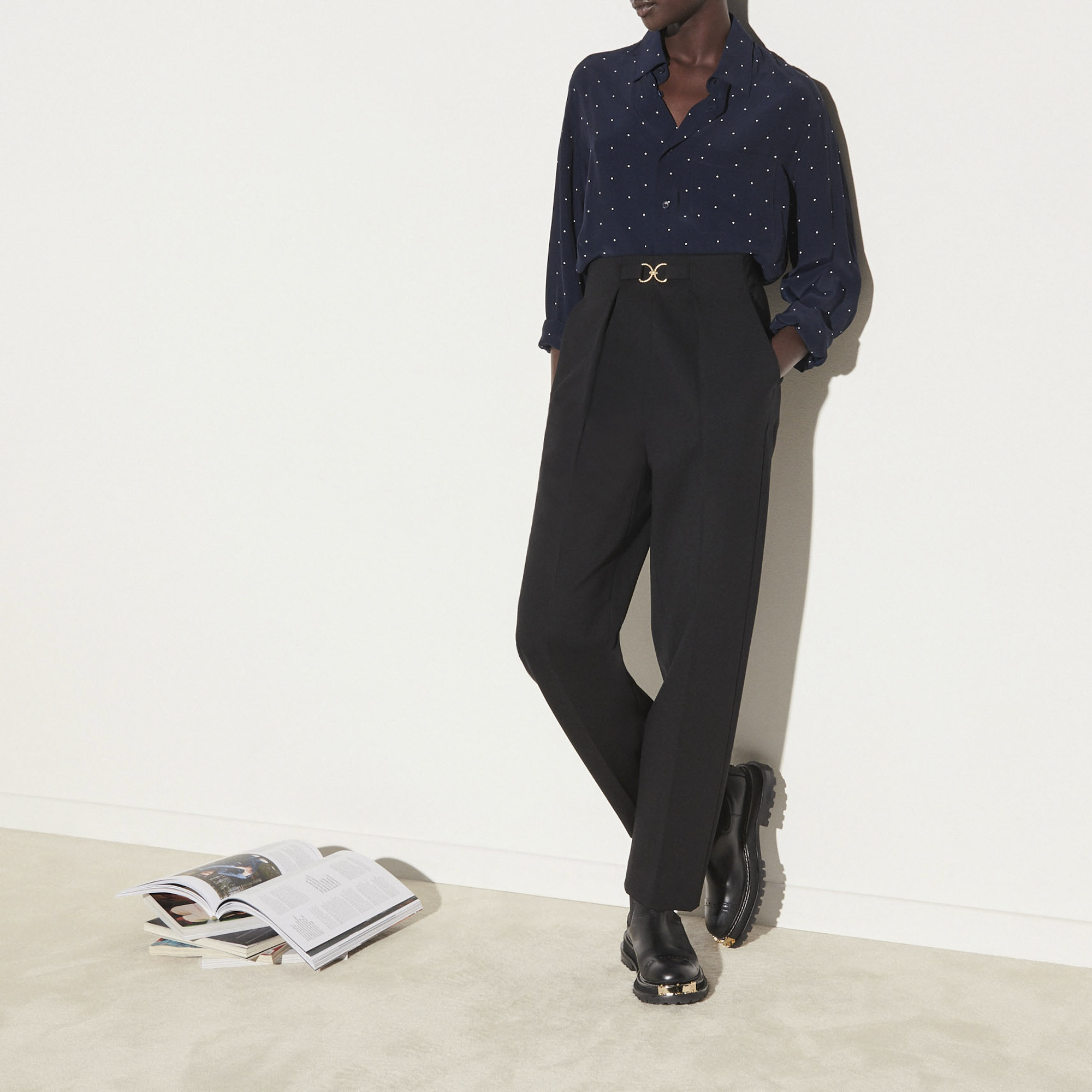 Product photo High-waisted fitted trousers number 1