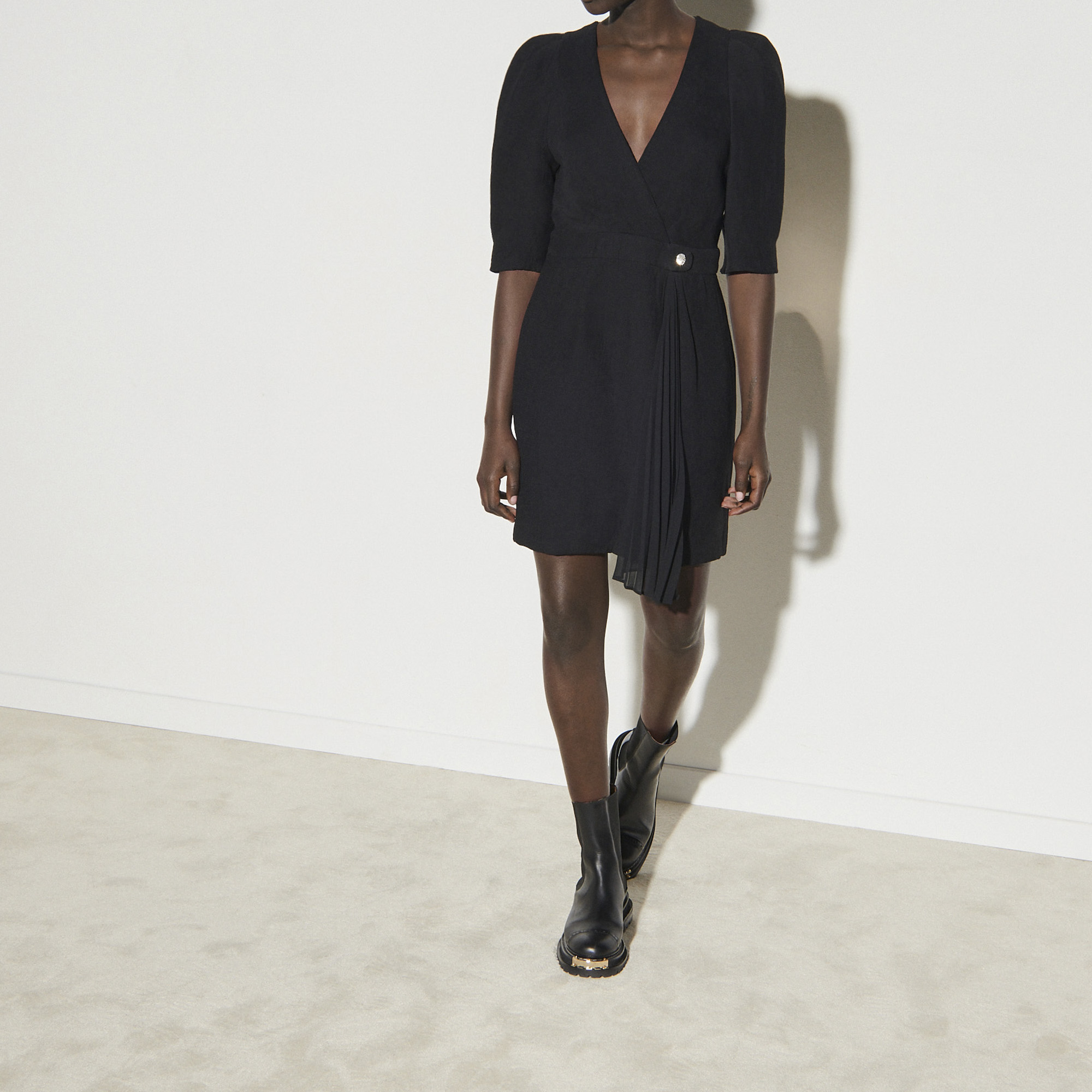 Product photo Short wraparound dress number 1